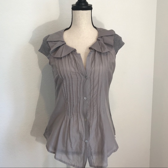Lili’s Closet Gray Ruffle Neck Button Down Shirt s - Picture 1 of 6